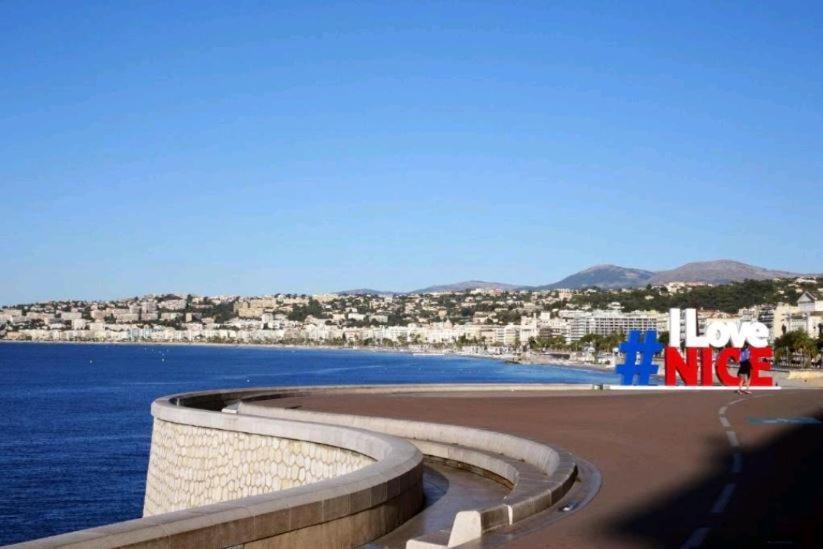 Pretty Flat, 100m Promenade In City Center